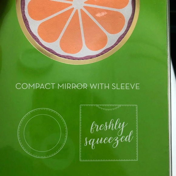 NIB C WONDER COMPACT MIRROR - Picture 2 of 2